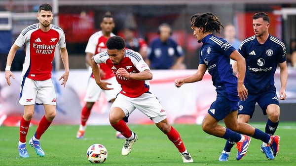 MU KALAH DARI ARSENAL? FANS MU: CUMA PRAMUSIM ARSENAL AJA TERLALU SERIUS